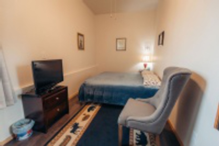 Room 102 of 180