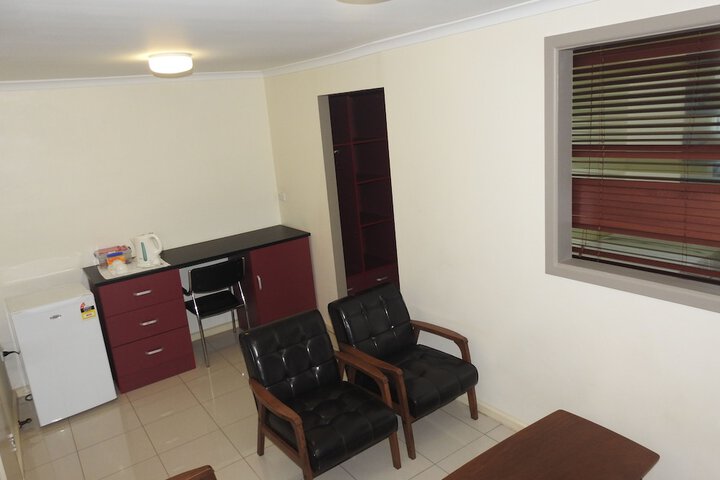 Lounge 18 of 28