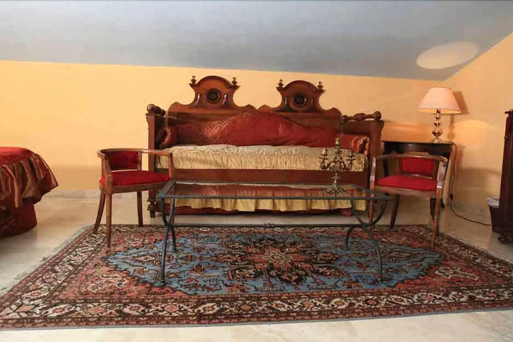 Room 5 of 16