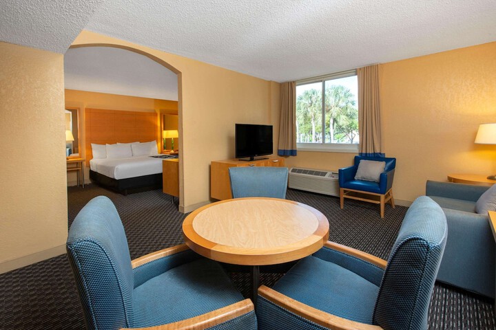 1 King Bed (9 of 12)
