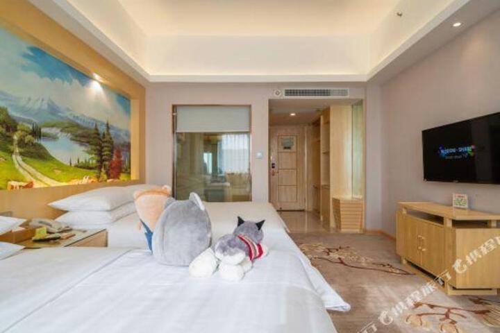 Zhihao Hotel Vienna (Jinjiang China Shoe Capital Wuyue Plaza Store)