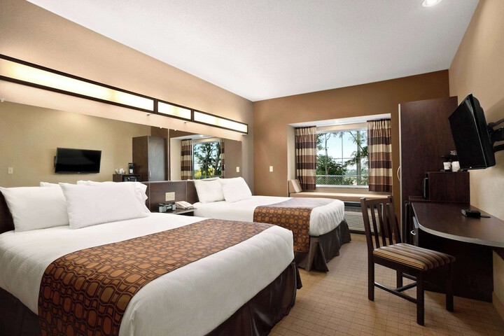 Suite Accessible Queen Size Bed (7 of 12)