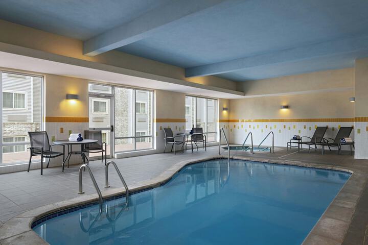 Hotel Pool