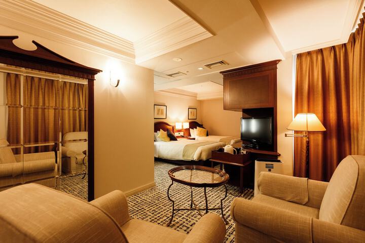 Room 26 of 77