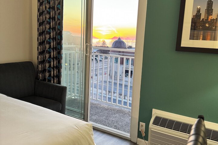 Room 12 of 39