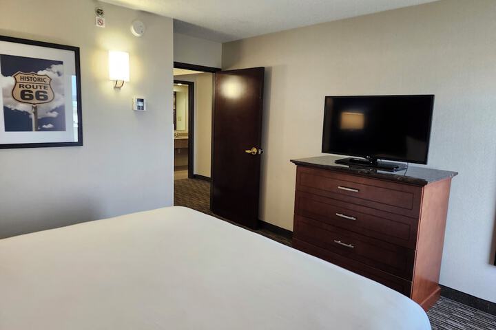 1 King Bed (30 of 33)