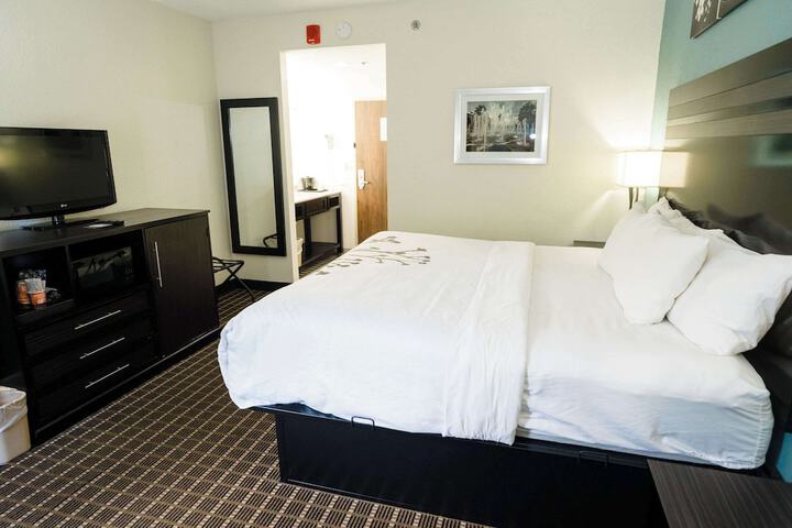 1 King Bed (39 of 40)