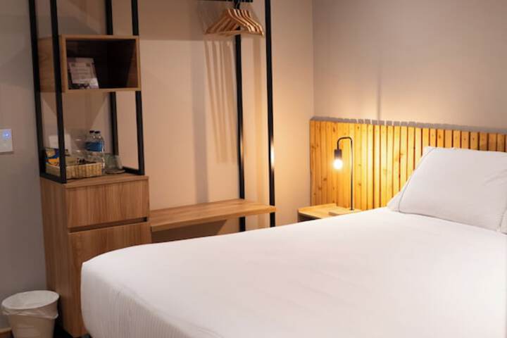 Room 32 of 62