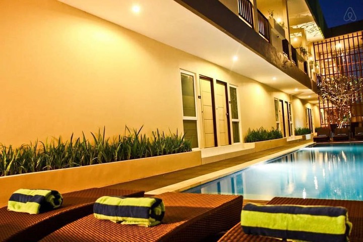 Hotel with Pool