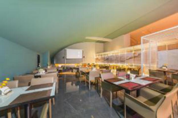Dining 2 of 23