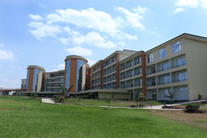 Hotel Exterior 10 of 47