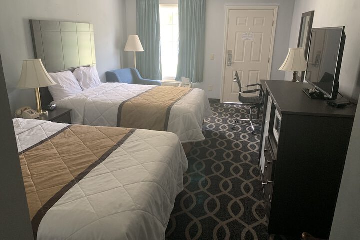 2 Double Beds (1 of 7)