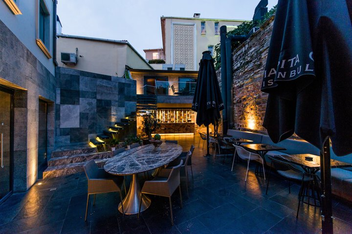 Lounge 67 of 81