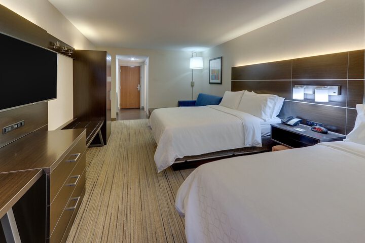 2 Queen Beds Leisure (2 of 17)