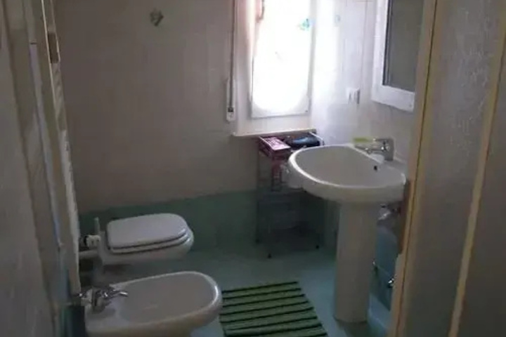 Room 6 of 7