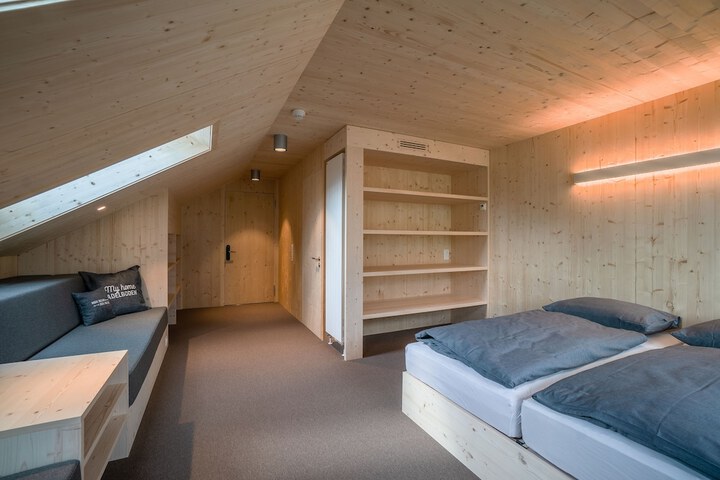 Room 2 of 37