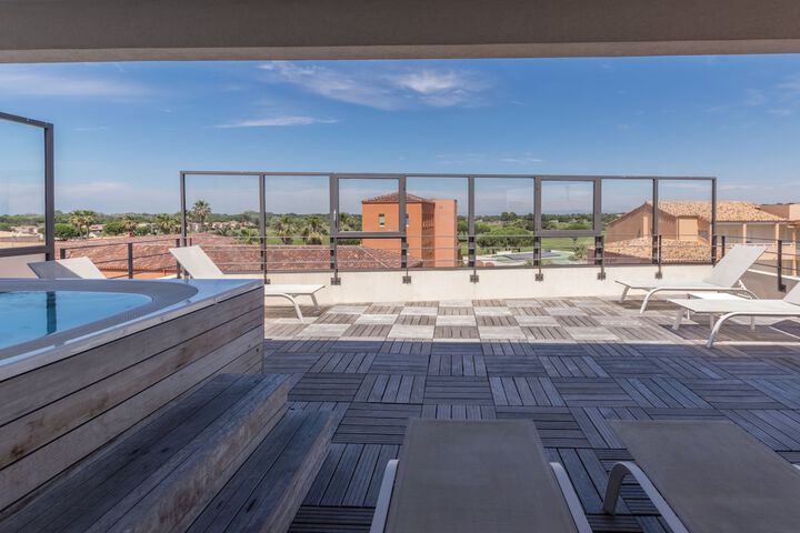 Sundeck 38 of 43
