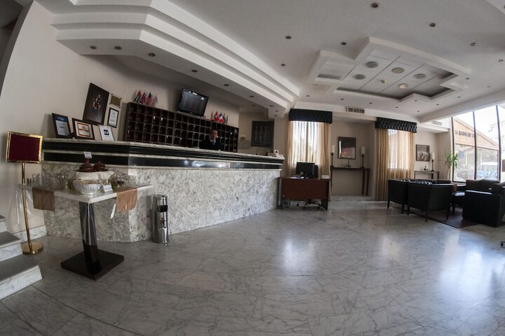 Entrance & Lobby