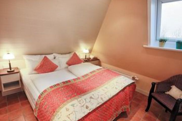 Room 6 of 15