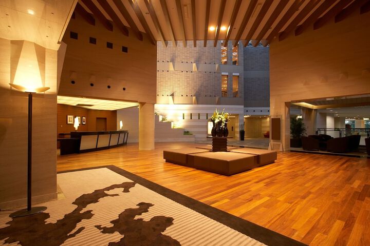 Entrance & Lobby