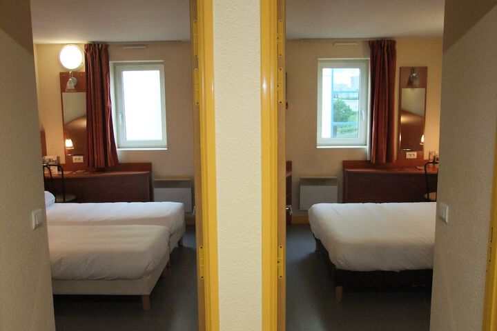 Room 9 of 32