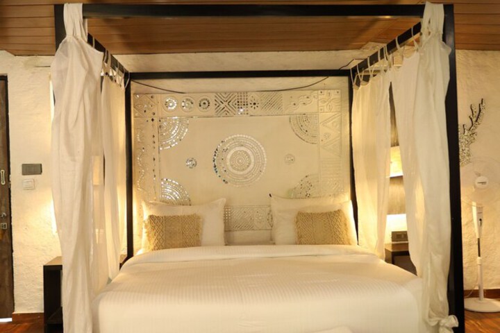 Room 13 of 35