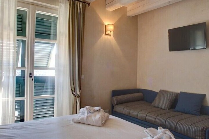 Room 10 of 70