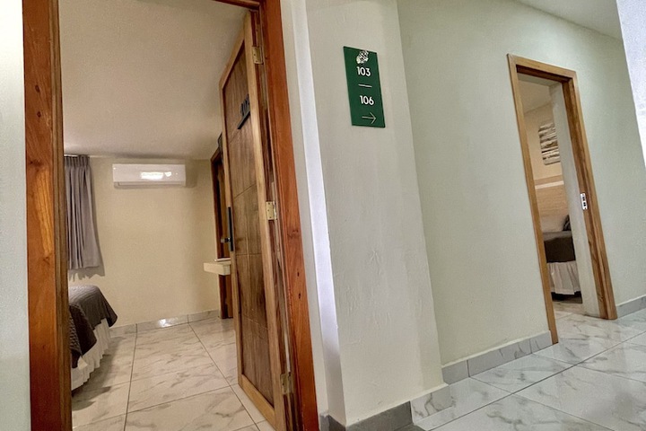 Room 18 of 80