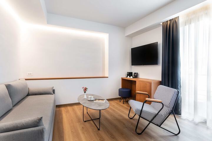 Room 30 of 53