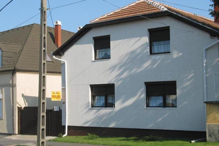 ABSZOLUT VENDEGHAZ