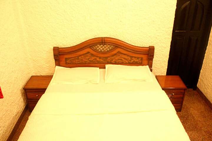 Room 8 of 10