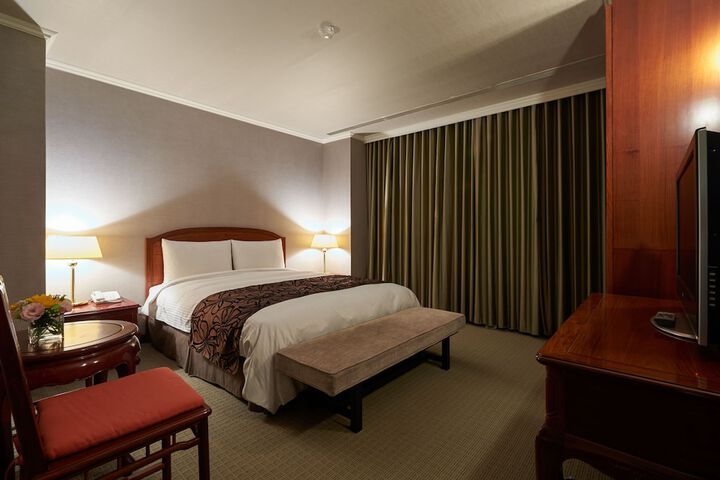 Room 35 of 72