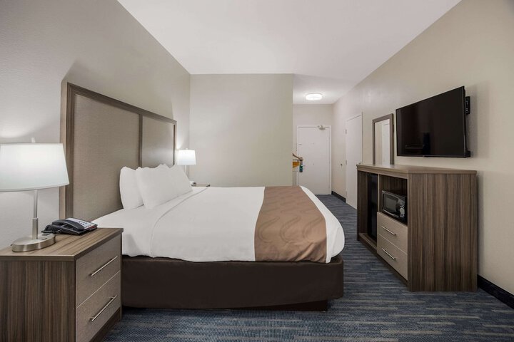 1 King Bed (12 of 13)