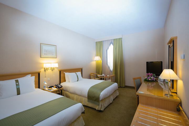 Room 3 of 109