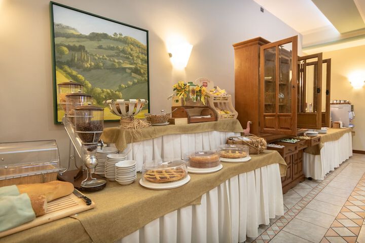 Dining 63 of 93