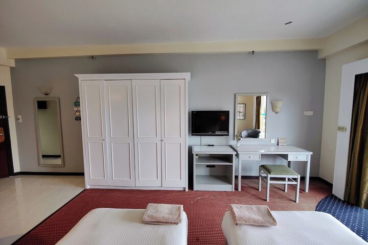 Room 349 of 650