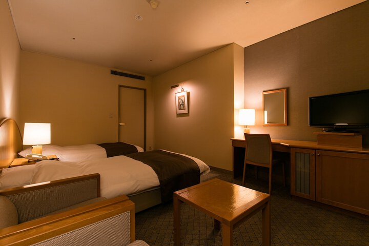 Room 4 of 93