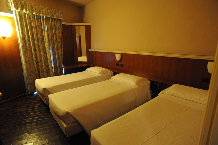 Room 10 of 22