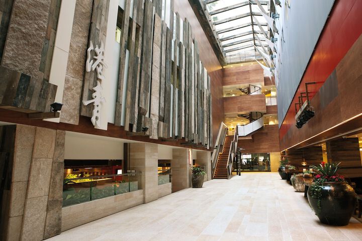 Entrance & Lobby