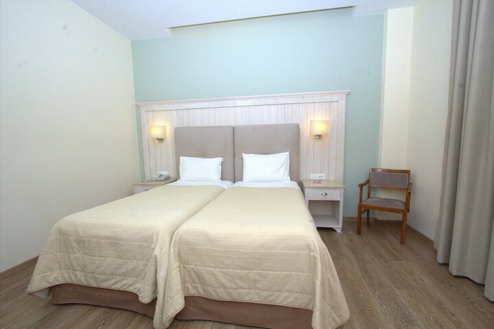 Room 6 of 125