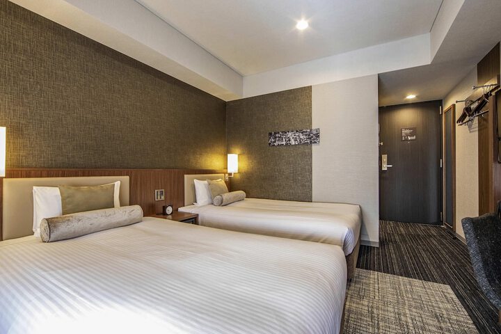 Room 28 of 60