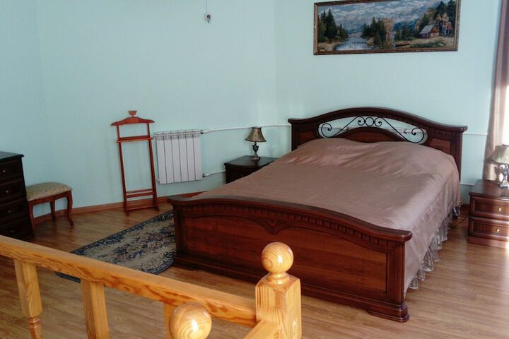 Room 4 of 12