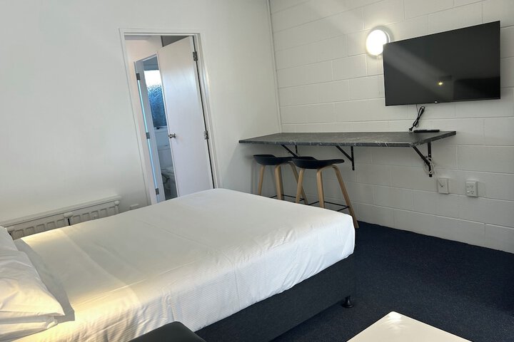 Room 8 of 17