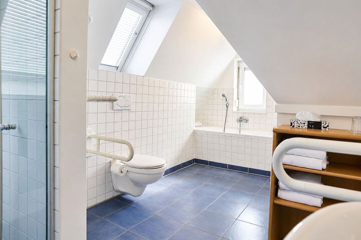 Room 15 of 21
