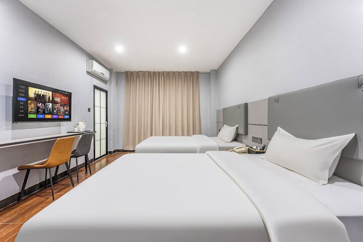 Room 16 of 44