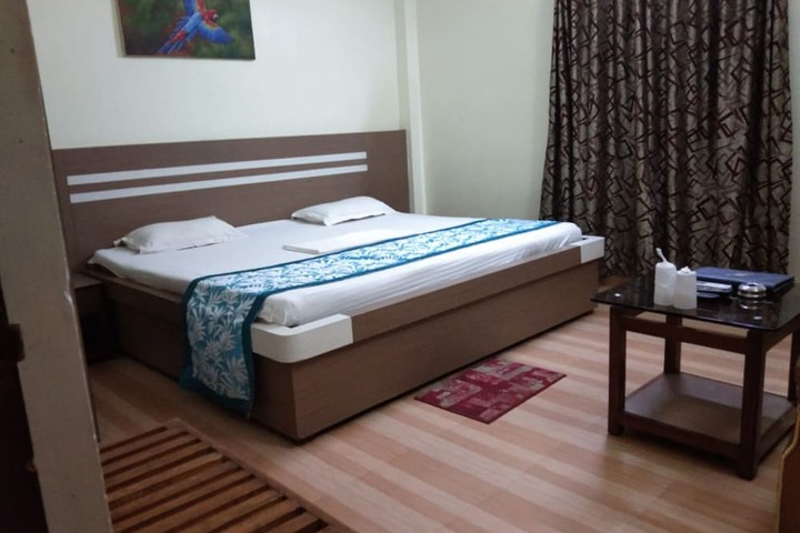 Room 13 of 27