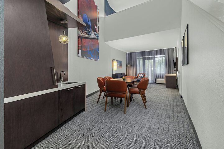 Room 27 of 73