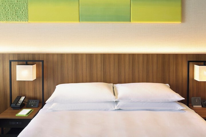 Room 17 of 184