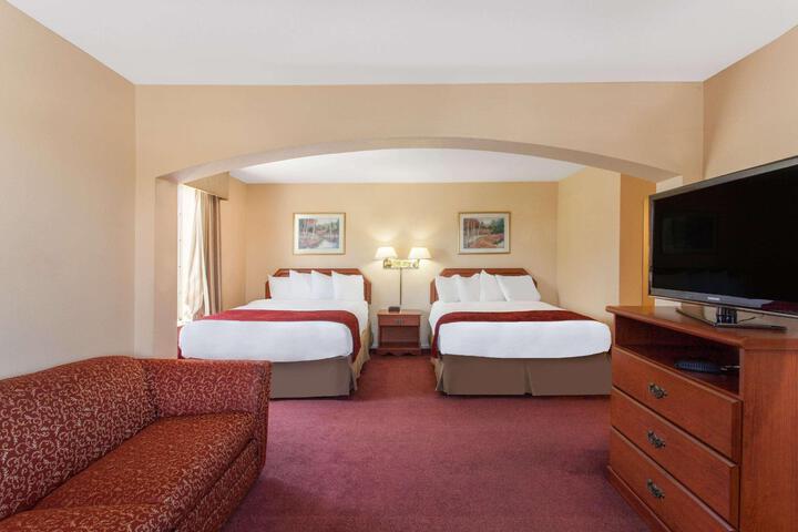 Queen Bed Accessible (2 of 21)