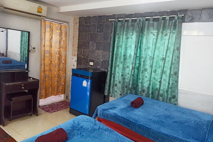 Room 21 of 34